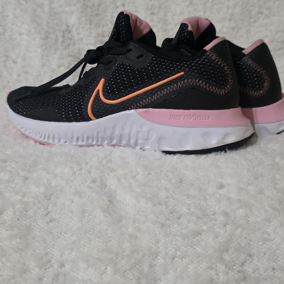 New-Nike RENEW RUN sneakers. - Picture 2 of 7